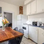 Ideal 4Br Property In Downtown Montreal