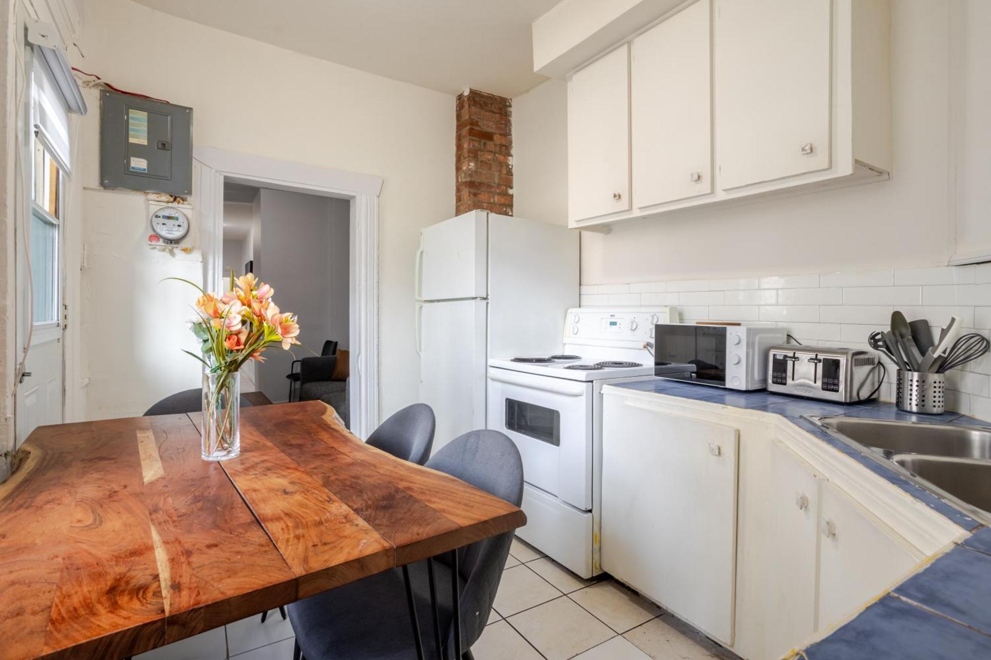 Apartment Ideal 4br In Downtown Montreal
